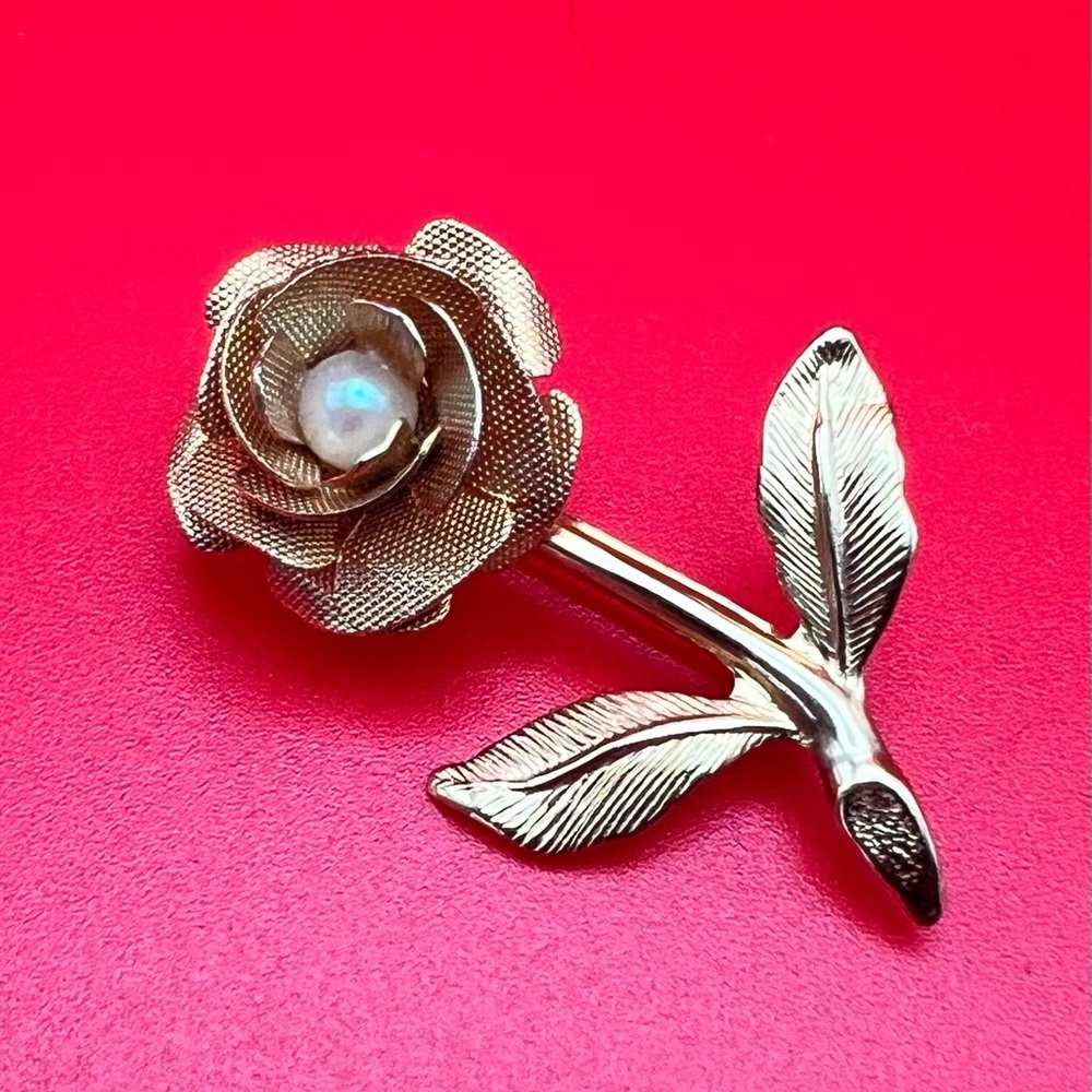 Vintage Rose Faux Pearl Pin Brooch Gold Tone Metal Mesh Flower